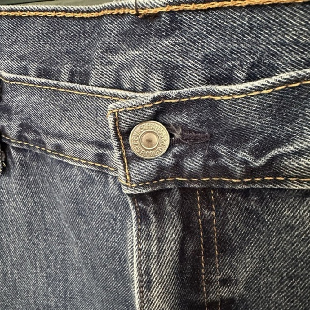 Levis 505 Jeans Mens 42x32 Blue Denim Straight Leg Zip Fly Classic Medium Wash - Picture 3 of 11